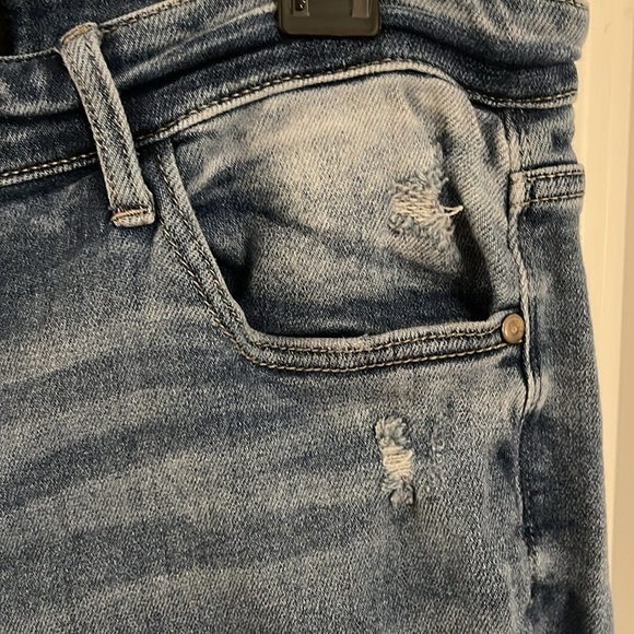 Judy Blue Women's Size 15/32 Straight Fit Distressed Medium Wash Raw Hem Jeans - Picture 2 of 14